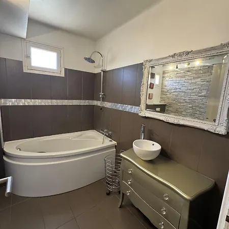 F3 Parking Gratuit Clim Port 5min Aeroport 10min アジャクシオ